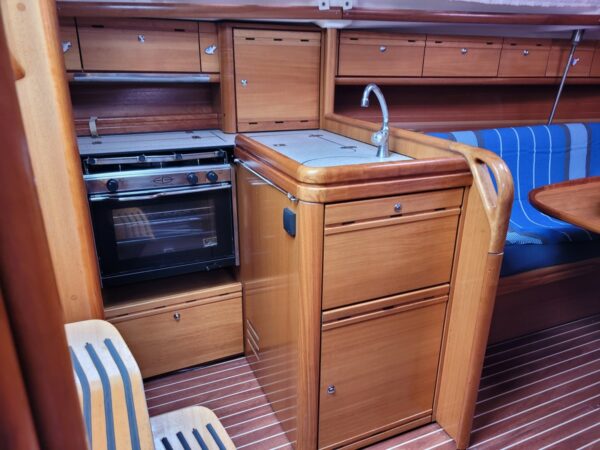 BAVARIA 31 CRUISER – Image 4