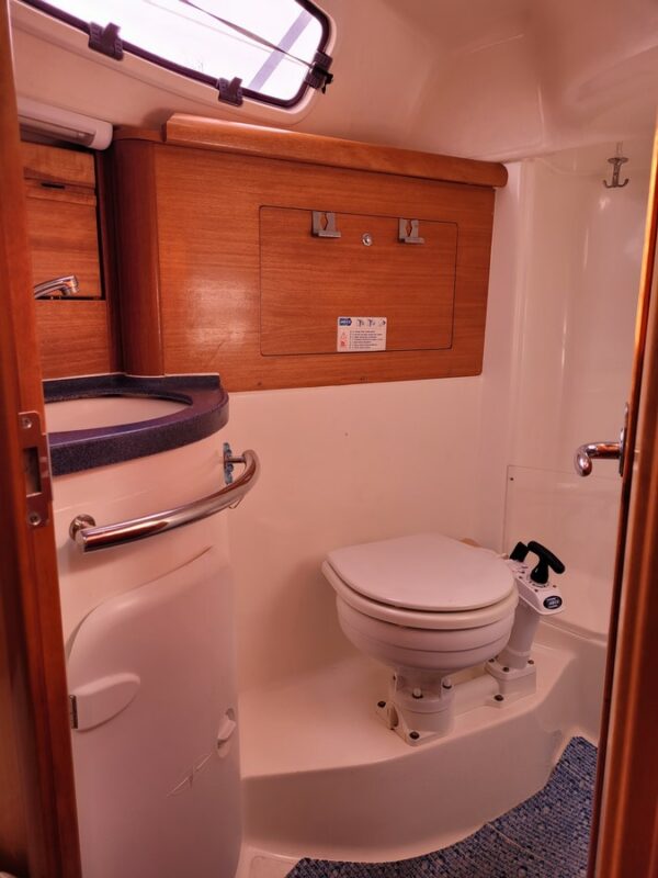 BAVARIA 31 CRUISER – Image 9
