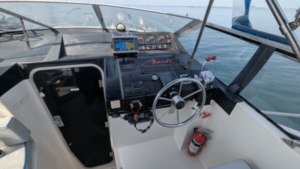 BAYLINER 3250 AVENTI SUNBRIDGE – Image 3
