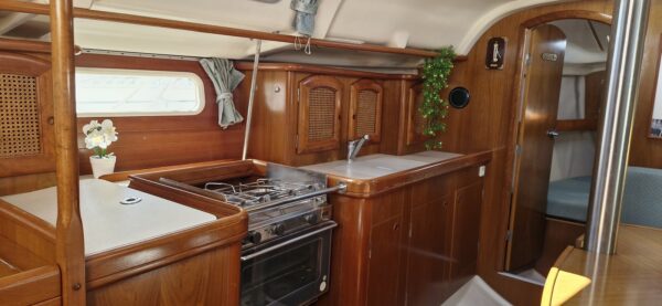 BENETEAU OCEANIS 351 – Image 6