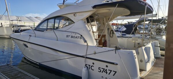ST BOATS 34 CRUISER FLY EXPOSE AU SALON NAUTIQUE