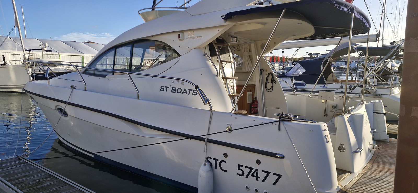 ST BOATS 34 CRUISER FLY EXPOSE AU SALON NAUTIQUE