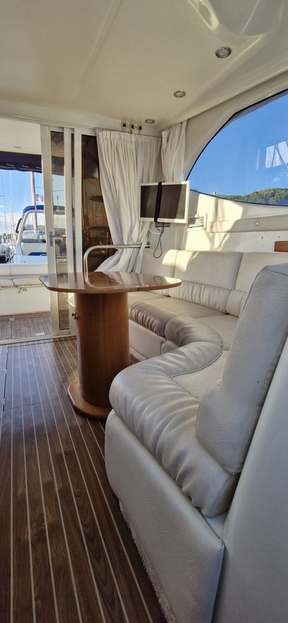 ST BOATS 34 CRUISER FLY EXPOSE AU SALON NAUTIQUE – Image 4