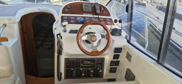 ST BOATS 34 CRUISER FLY EXPOSE AU SALON NAUTIQUE – Image 5