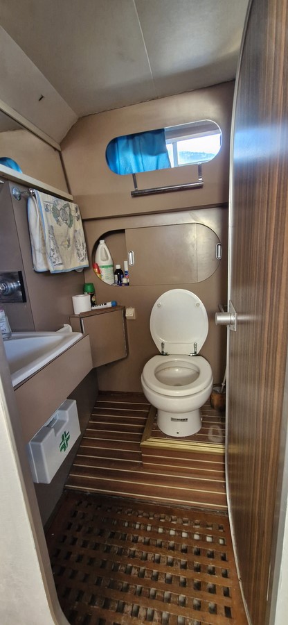 POWLES 36 FLY – Image 9