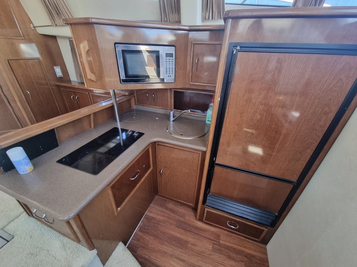 CARVER 380 SEDAN SPORT – Image 4