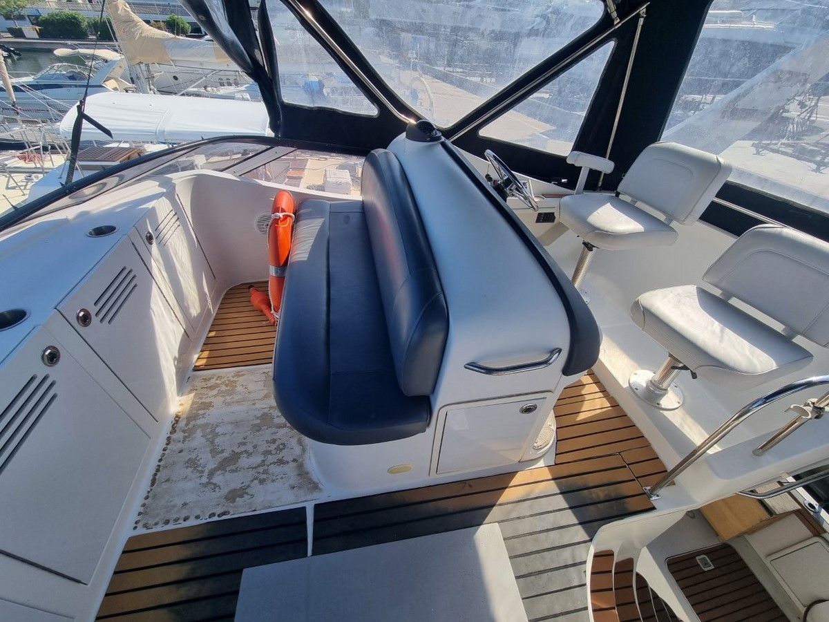 CARVER 380 SEDAN SPORT – Image 8