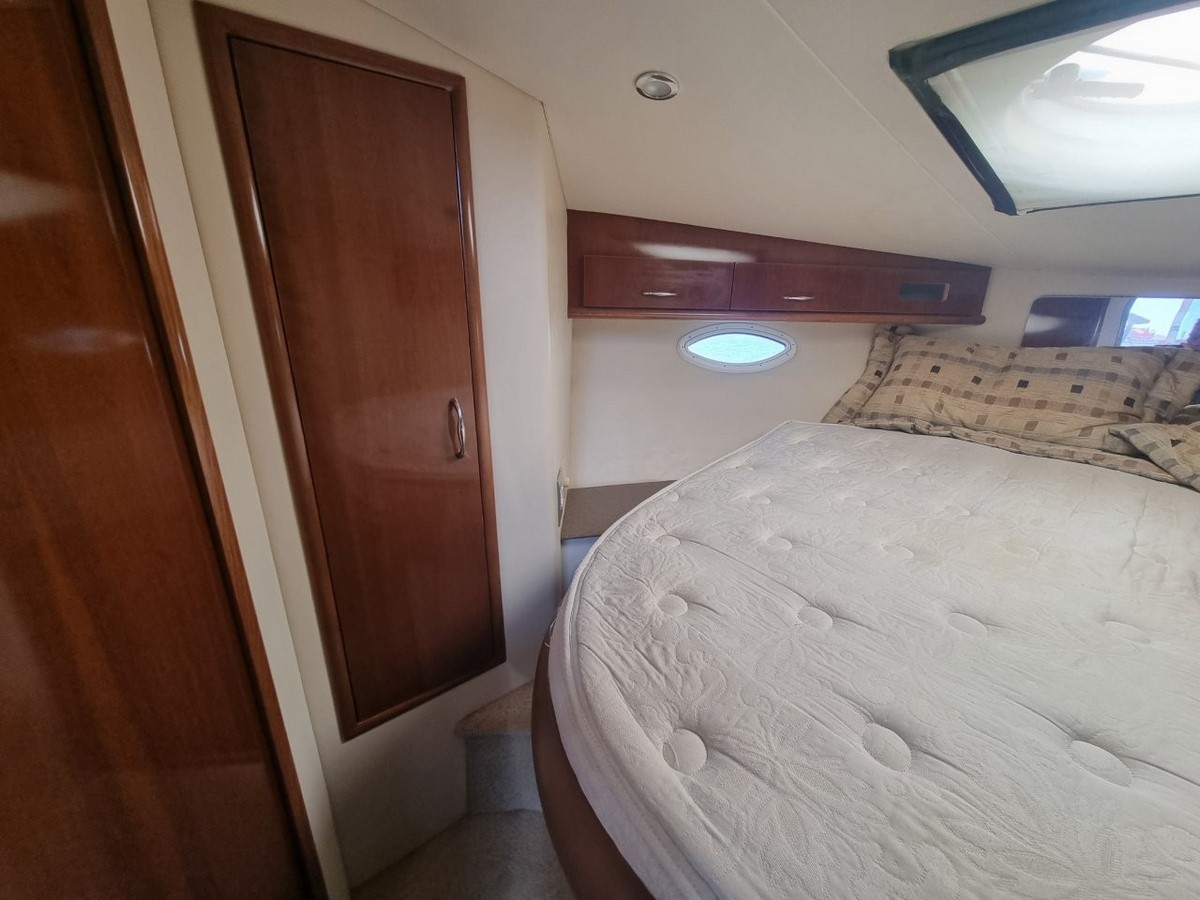 CARVER 380 SEDAN SPORT – Image 13