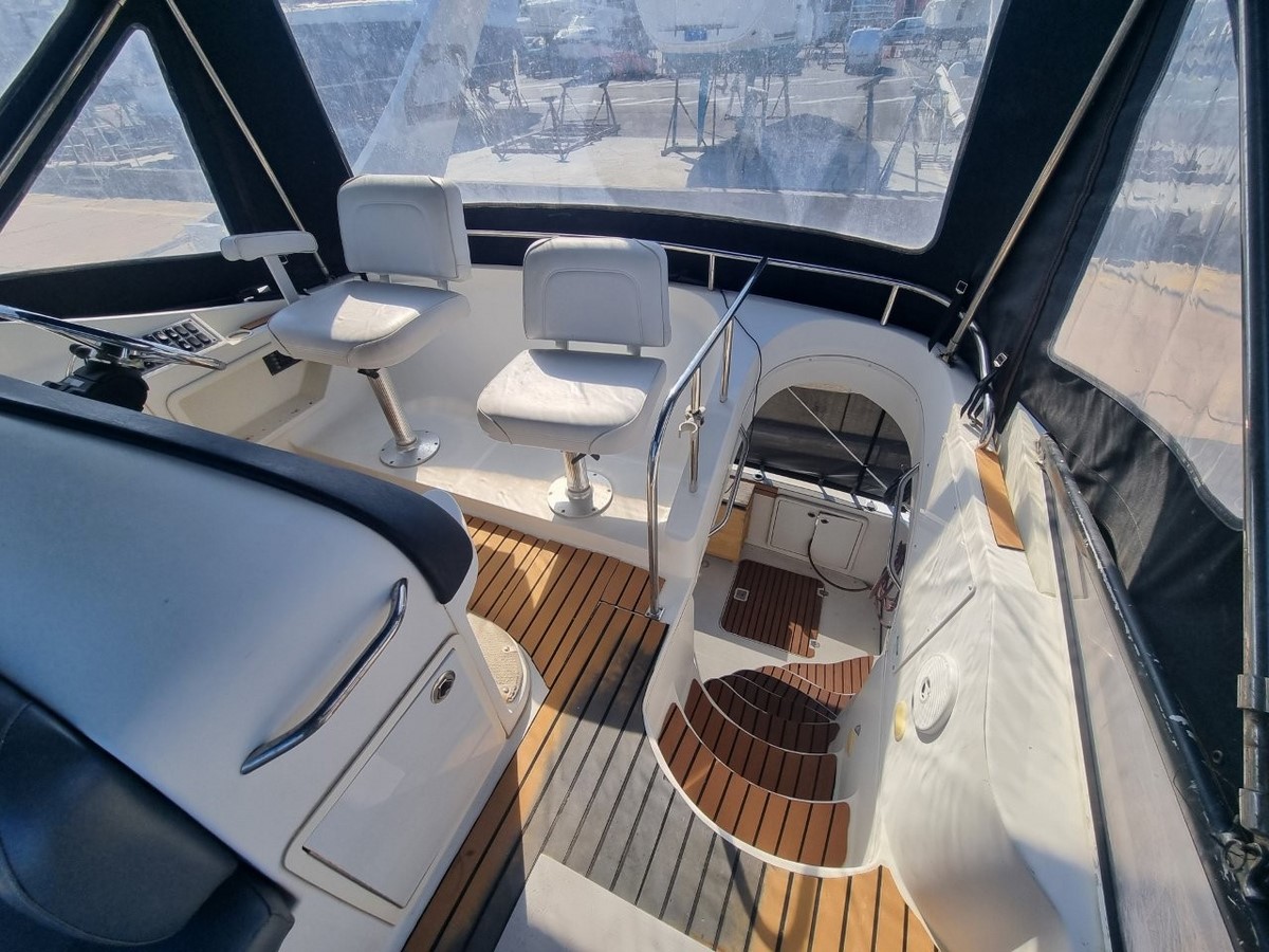 CARVER 380 SEDAN SPORT – Image 5