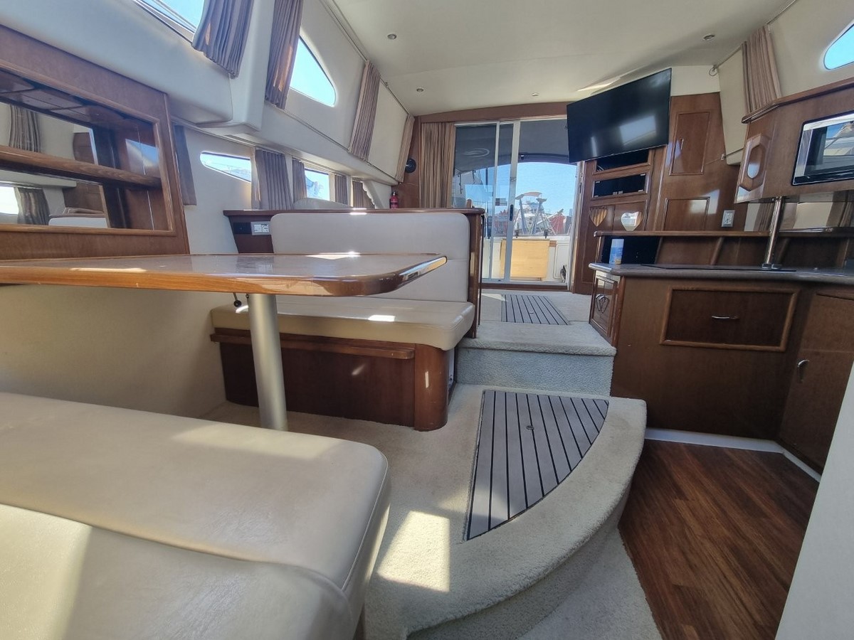 CARVER 380 SEDAN SPORT – Image 9