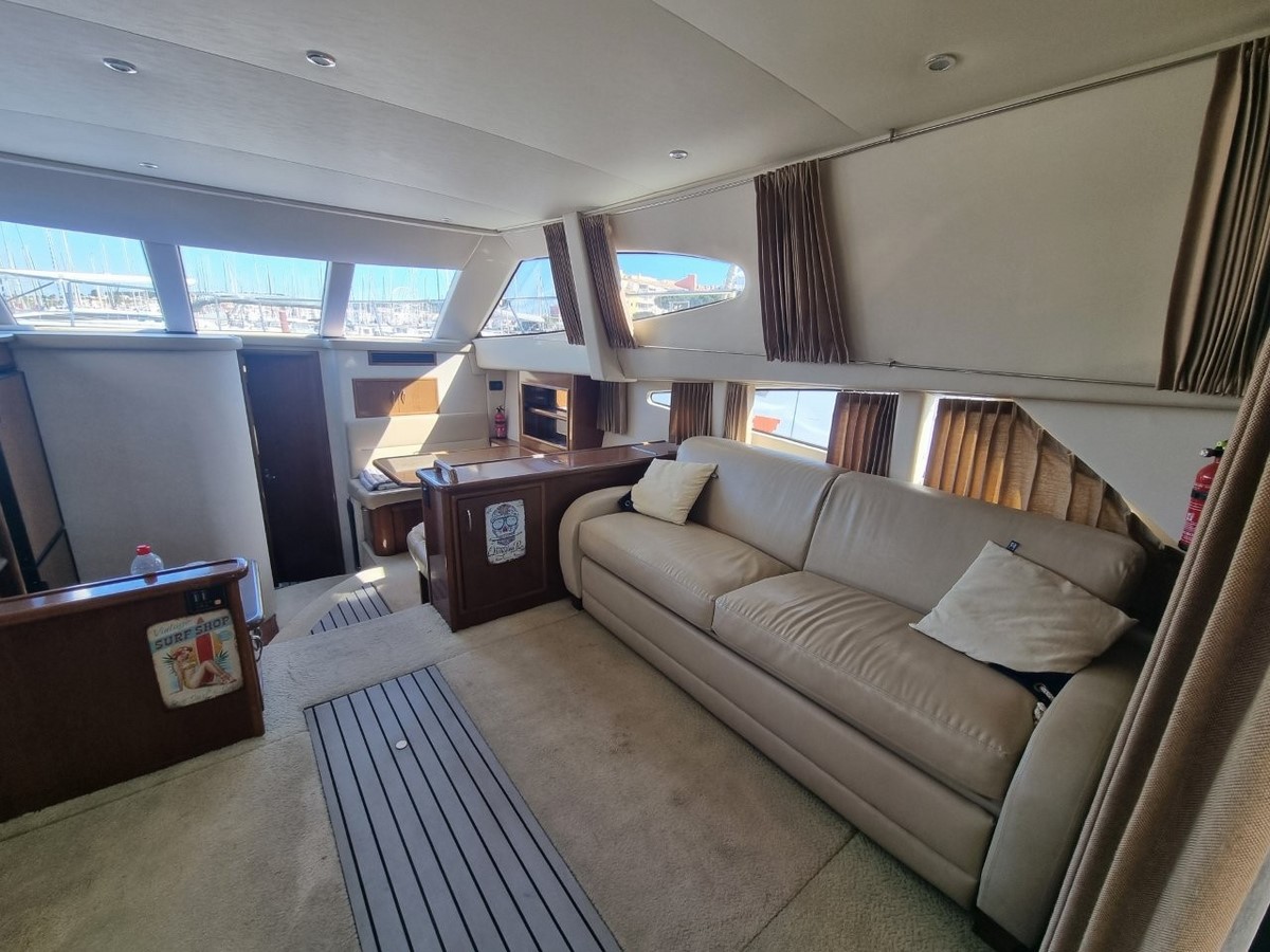 CARVER 380 SEDAN SPORT – Image 10