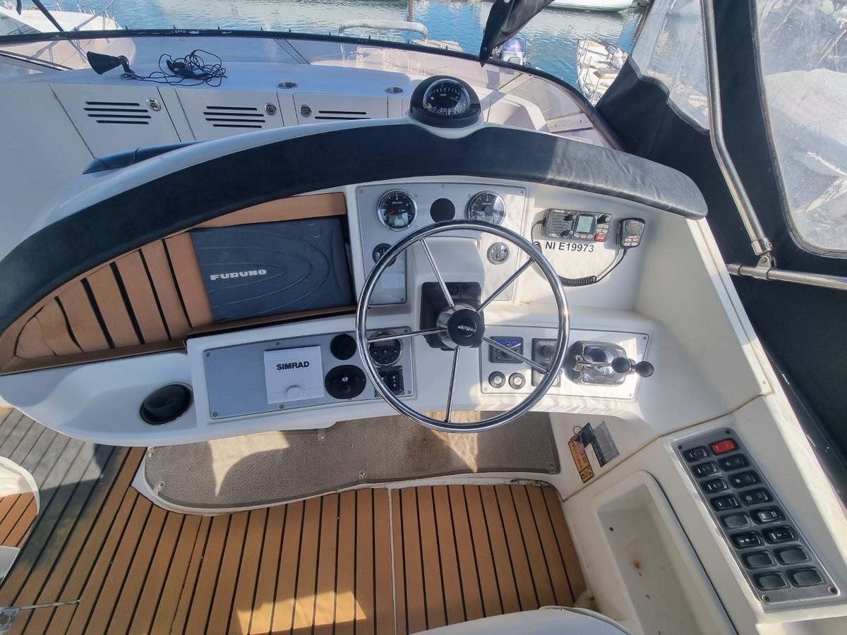 CARVER 380 SEDAN SPORT – Image 7