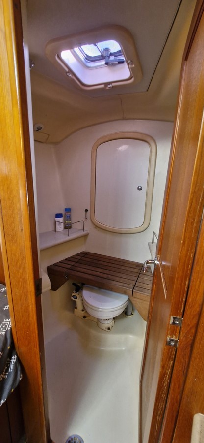 HUNTER 41 DECK SALON – Image 15