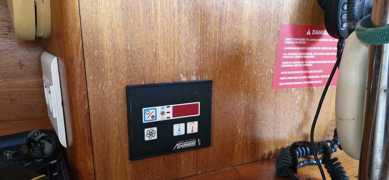 HUNTER 41 DECK SALON – Image 11