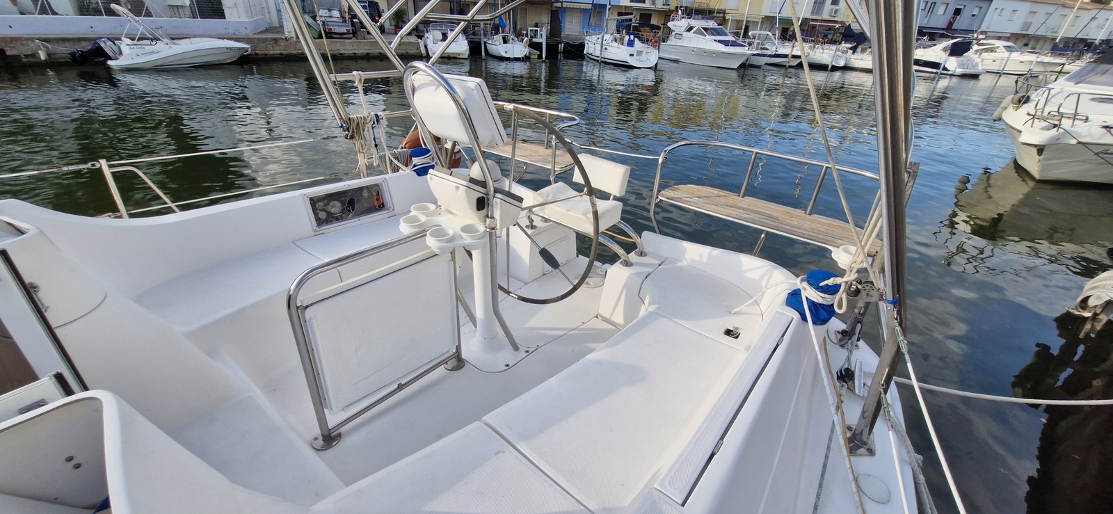 HUNTER 41 DECK SALON – Image 2