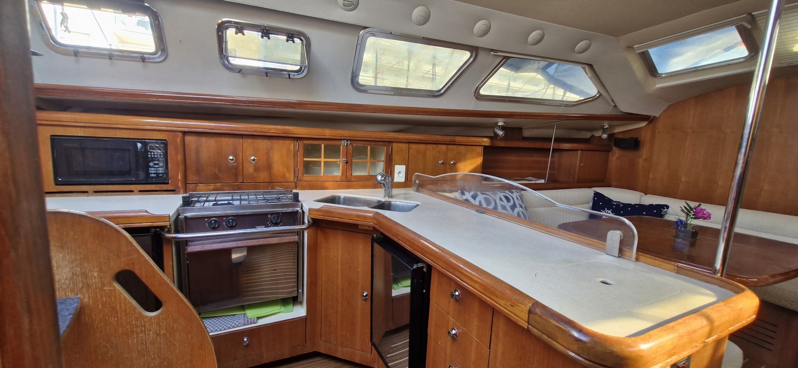HUNTER 41 DECK SALON – Image 6