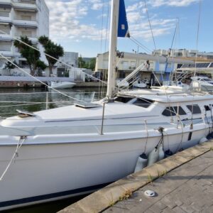 HUNTER 41 DECK SALON