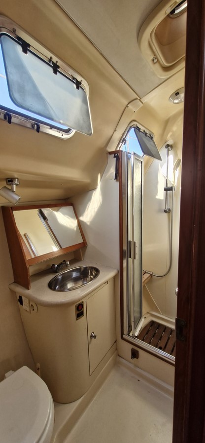 HUNTER 41 DECK SALON – Image 13