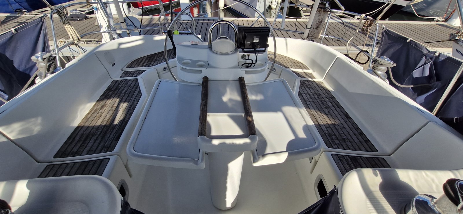 BENETEAU OCEANIS 411 CELEBRATION – Image 3