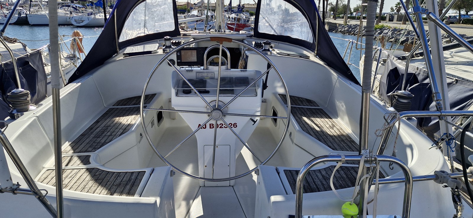 BENETEAU OCEANIS 411 CELEBRATION – Image 4