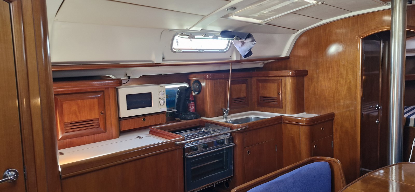 BENETEAU OCEANIS 411 CELEBRATION – Image 6