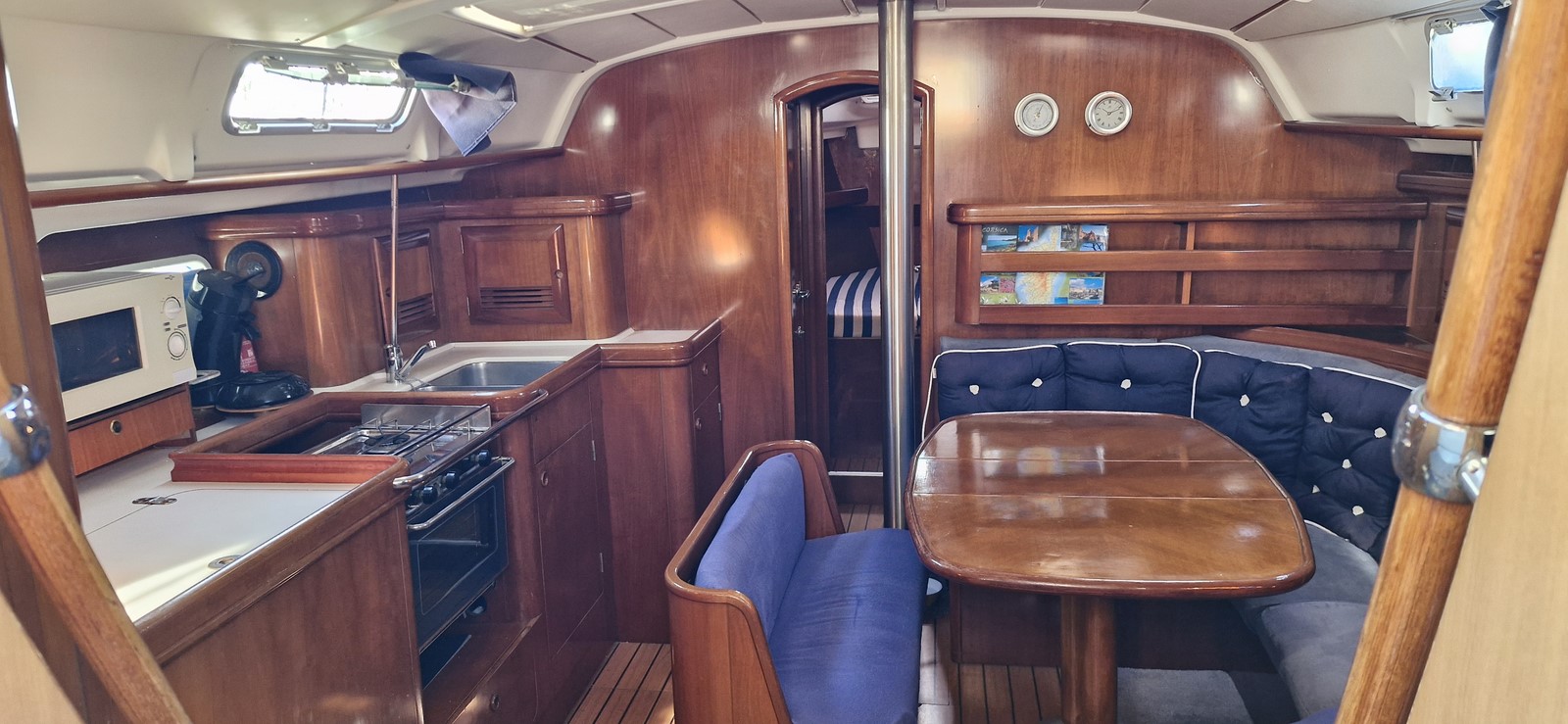 BENETEAU OCEANIS 411 CELEBRATION – Image 5