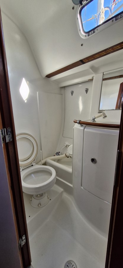 BENETEAU OCEANIS 411 CELEBRATION – Image 11