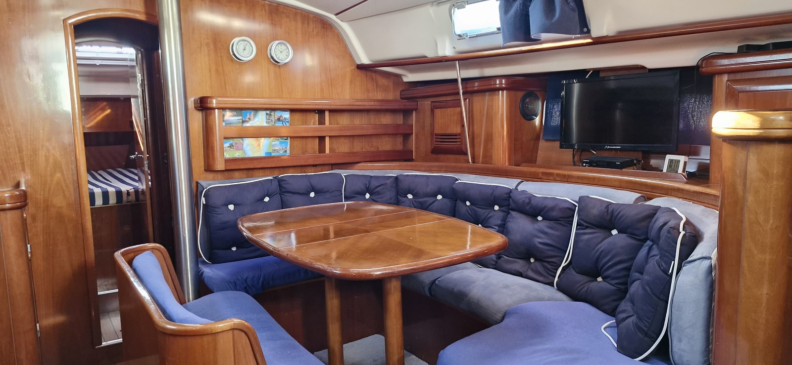 BENETEAU OCEANIS 411 CELEBRATION – Image 7