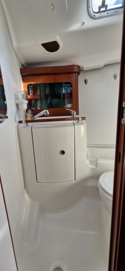BENETEAU OCEANIS 411 CELEBRATION – Image 13